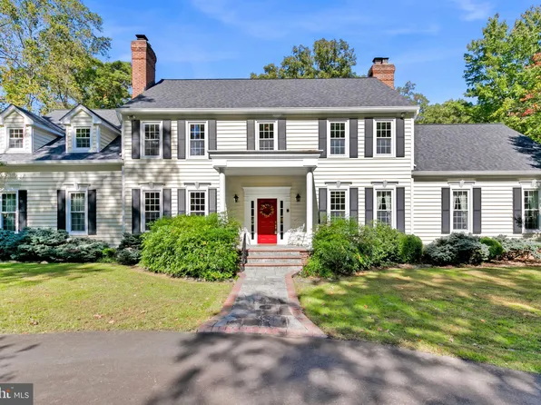 9870 Hampton Rd, Fairfax Station, VA 22039