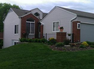 1732 Ridgeview Circle Dr, Ballwin, MO 63021