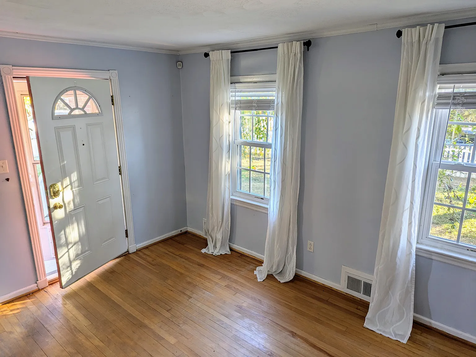 3 bed, 1131 sqft, $3,350 — Photo 4