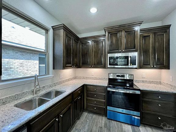 5th image of 3851 Shady Grove Dr