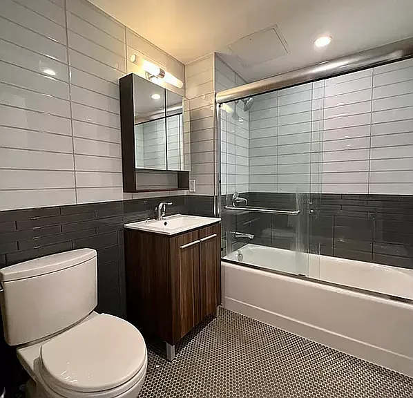 843-847 Lexington Ave #4L — Photo 6
