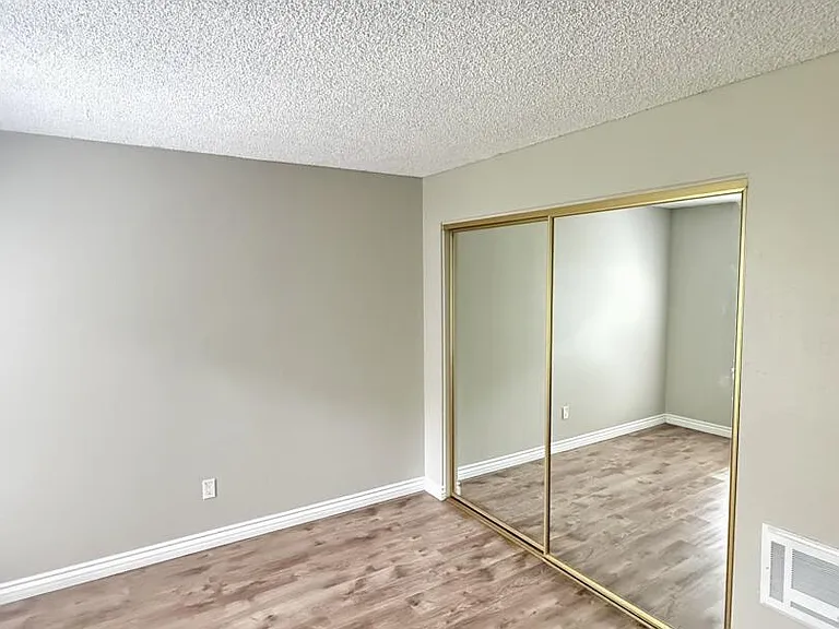 23732 Hillhurst Dr #73 — Photo 15