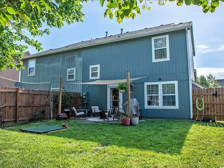 2335 Surrey Dr — Photo 11