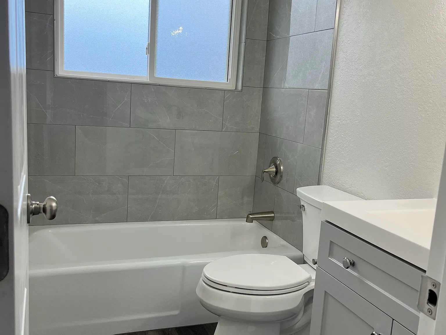 1060 W Abriendo Ave — Photo 4