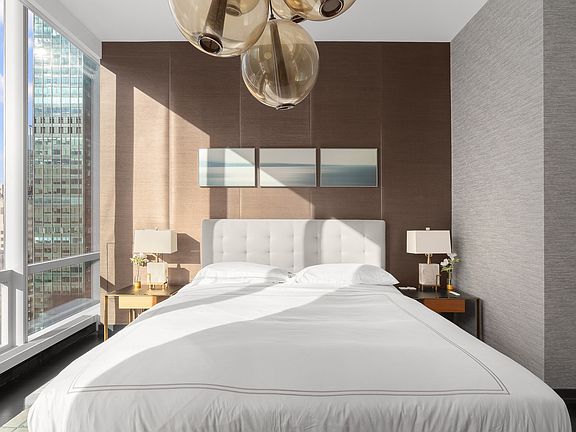 3rd image of 157 W 57th St APT 37D
