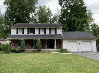 96 Wood Acres Dr, East Amherst, NY 14051