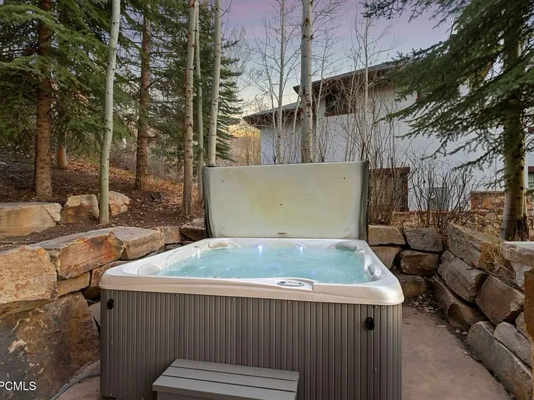2060 Paddington Dr — Photo 32