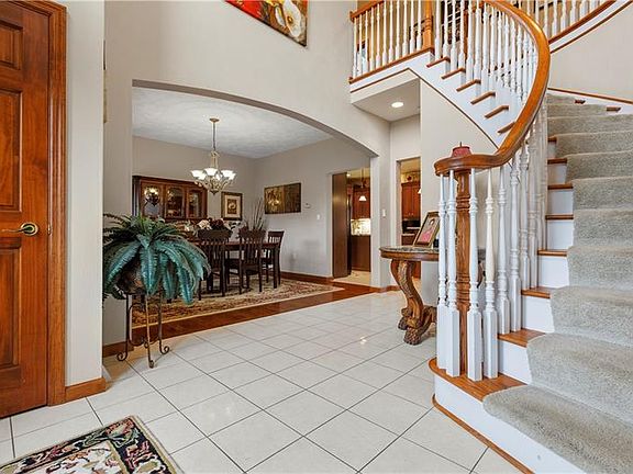 2nd image of 8134 Oxford Ct