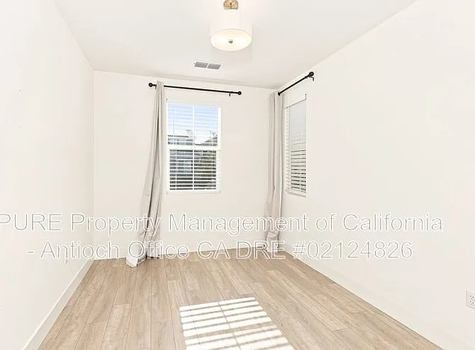 233 Cold Creek Dr — Photo 11