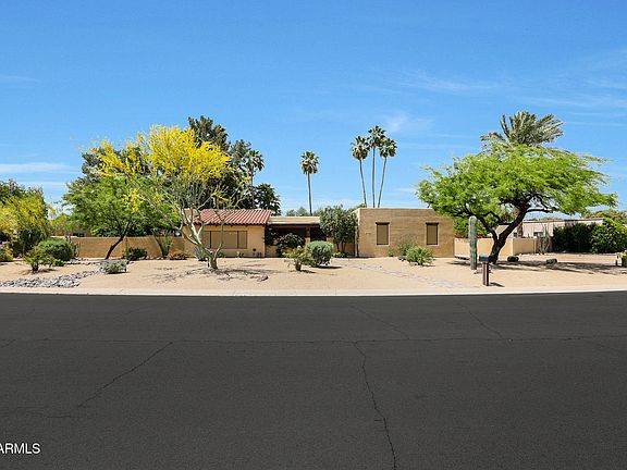 3rd image of 830 E FAIRWAY Drive