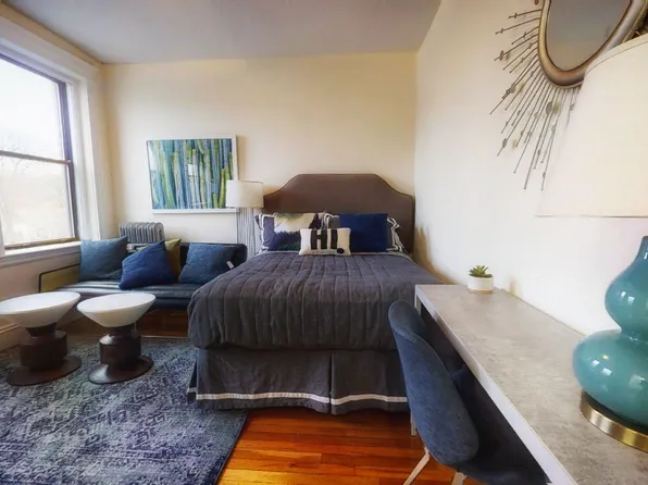 Commonwealth Apartments