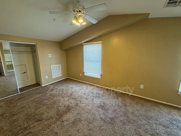 4062 E Windsor Dr — Photo 9