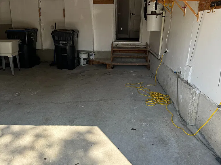 3162 Caulfield Cres #BASEMEN — Photo 1