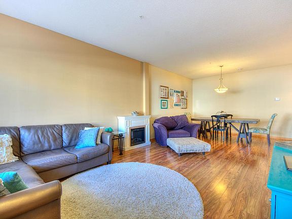 3rd image of 4689 Blaine Ave