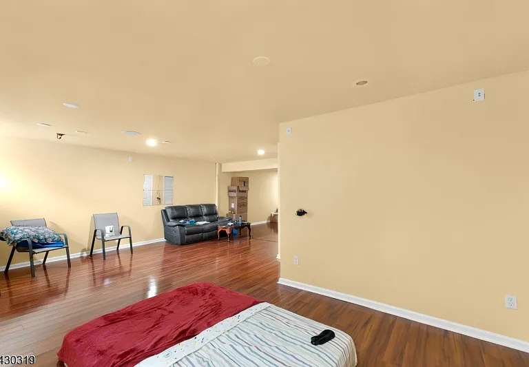 72 Albert Ct — Photo 39