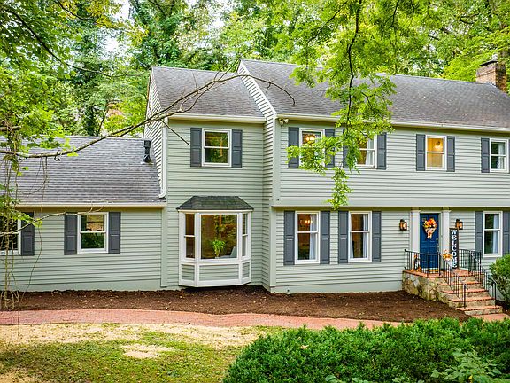 2nd image of 744 Woodgreen Ln