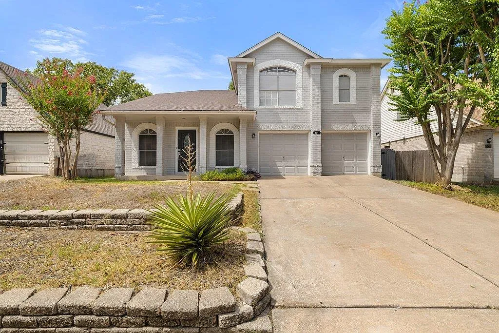 4 bed, 2.5 bath, 1932 sqft, $2,500 — Photo 1
