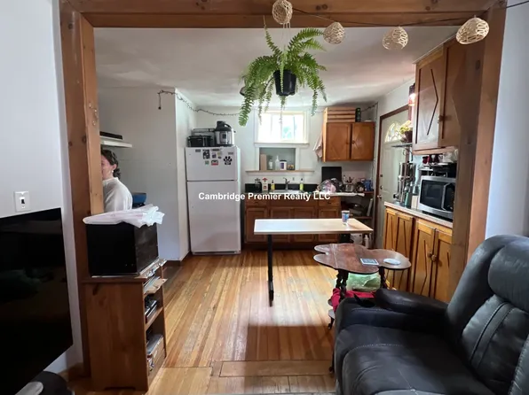 291 Columbia St #1, Cambridge, MA 02141