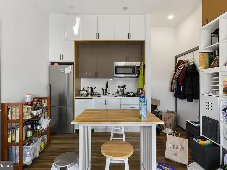1935 E Hazzard St #302 — Photo 3