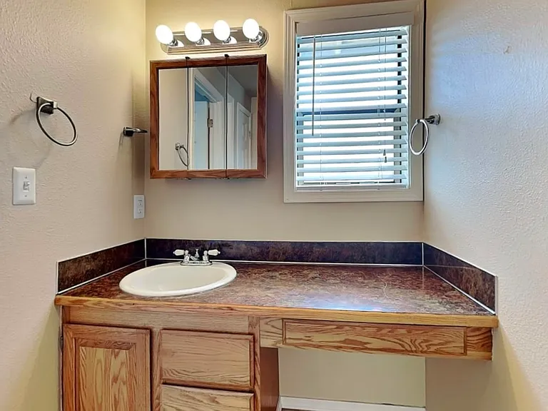 925 S Magnolia Ln — Photo 2
