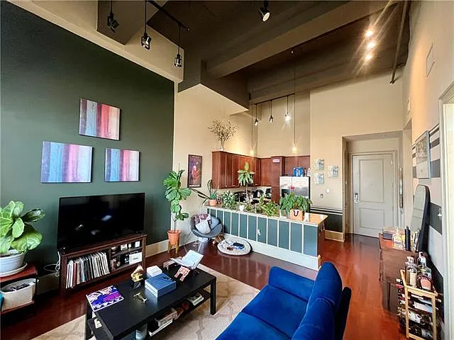 1 bed, 1.0 bath, 617 sqft, $1,675 — Photo 2