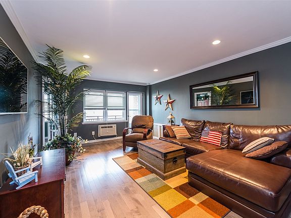 2nd image of 740 E Broadway APT 3B