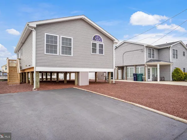 9 Lake Saint Clair Dr, Tuckerton, NJ 08087