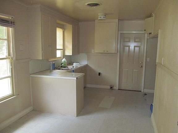 Kitchen & Dining Room
