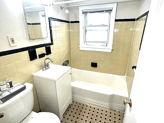 5th image of 22 Linden St APT 1
