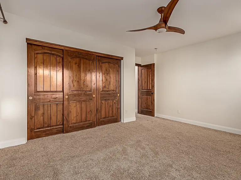 563 E Krista Way — Photo 31
