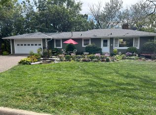 26 Kingsview Ln N, Plymouth, MN 55447
