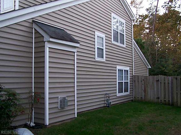 3rd image of 403 Dorothy Dr