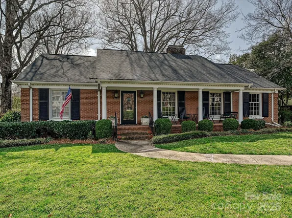 1030 Bolling Rd, Charlotte, NC 28207