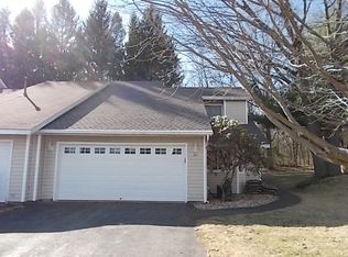 26 Green Meadow Dr, Clifton Park, NY 12065
