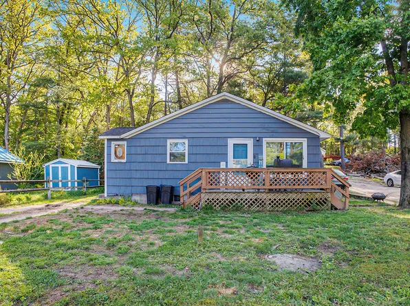 5142 Brown St, Twin Lake, MI 49457