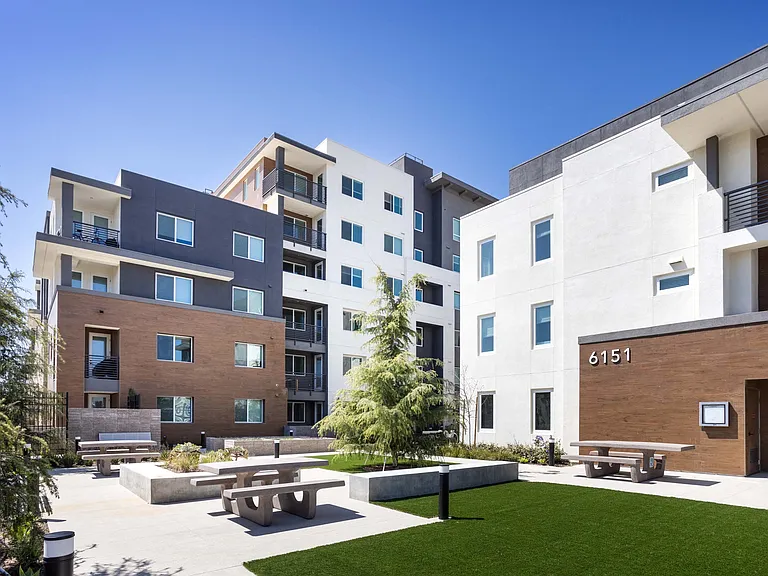 Alexan Noho West — Photo 100