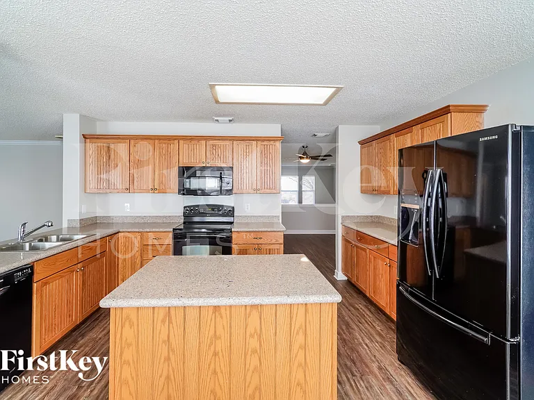 14219 N Hills Village Dr — Photo 6