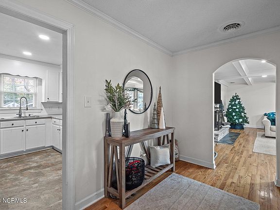 5th image of 510 Westwood Circle