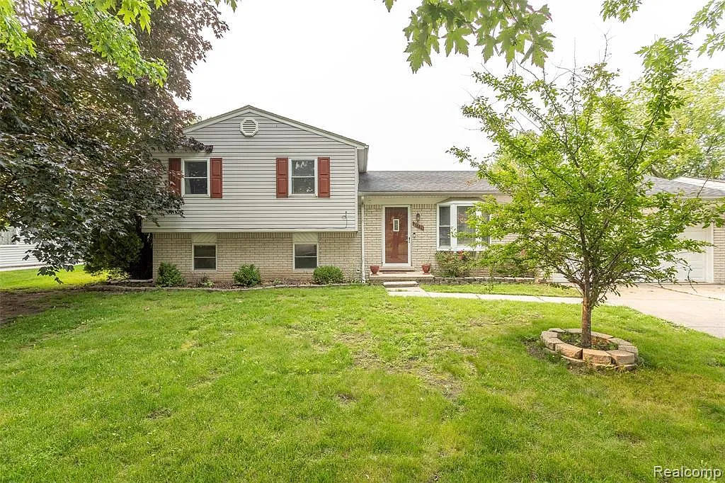 27251 Karen Marie Dr photo 1