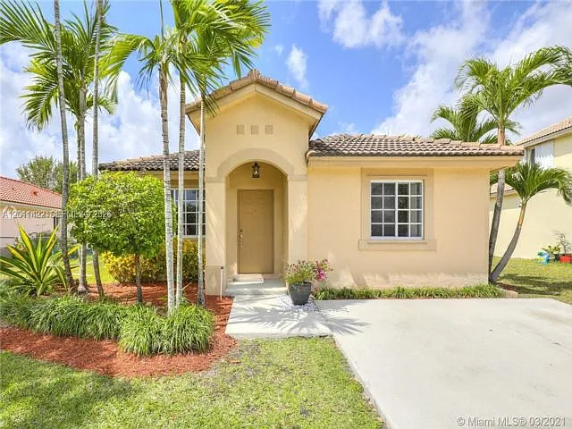 3 bed, 1260 sqft, $2,400 — Photo 1