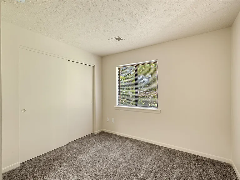 Edgewater Village — Photo 17