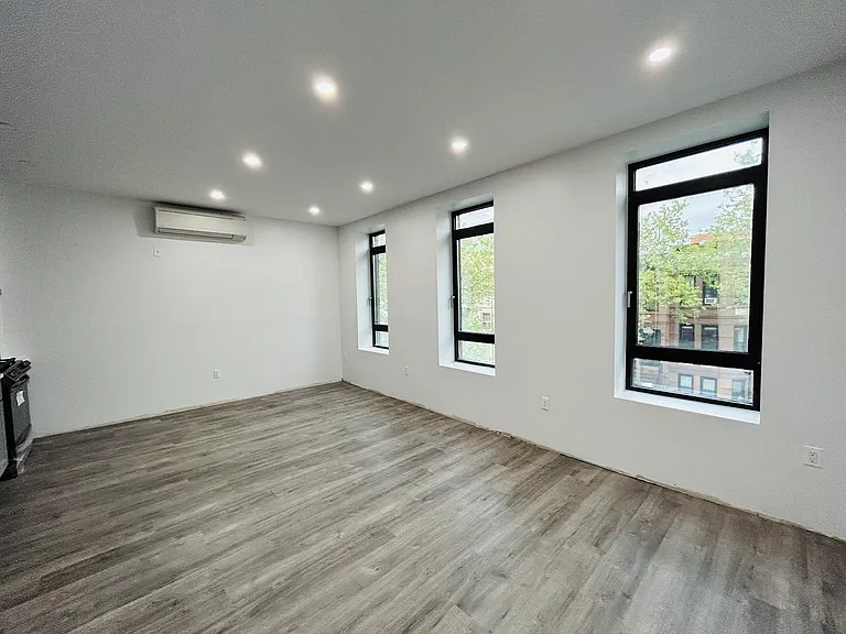 416 43rd St #2 — Photo 3