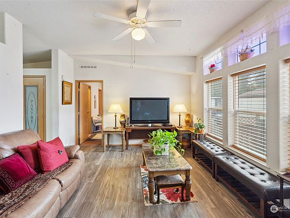 3rd image of 700 NW Crosby Avenue #40
