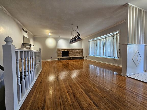 2nd image of 1747 N Sabin St