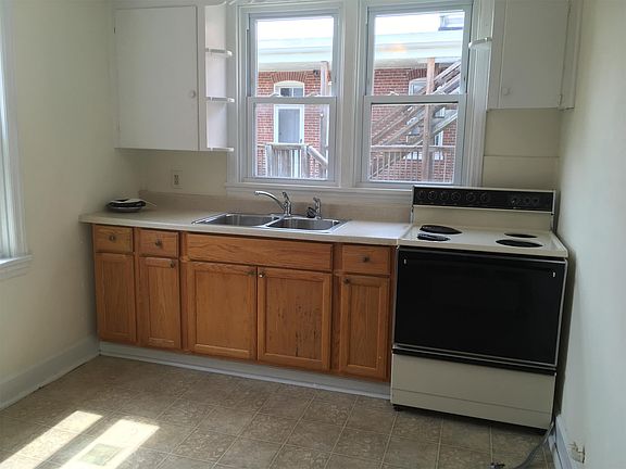 4th image of 61 E Franklin St APT 1