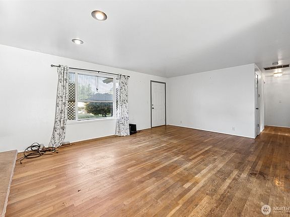 4th image of 19648 105th Avenue SE