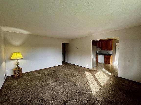 5th image of 124 Jeffrey Dr