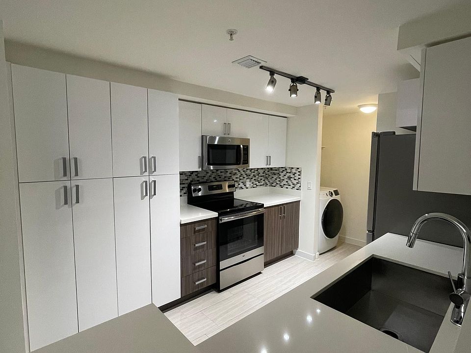 1st image of 421 NE 35th St #120