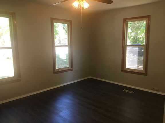 5th image of 729 Main St