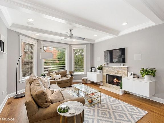 3rd image of 3130 W Fullerton Ave APT 2W